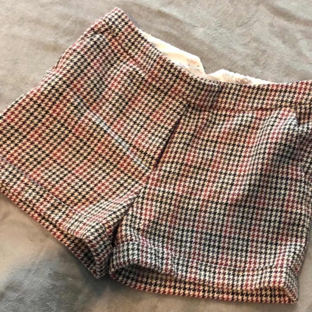 Shorts - Picture 4 of 5